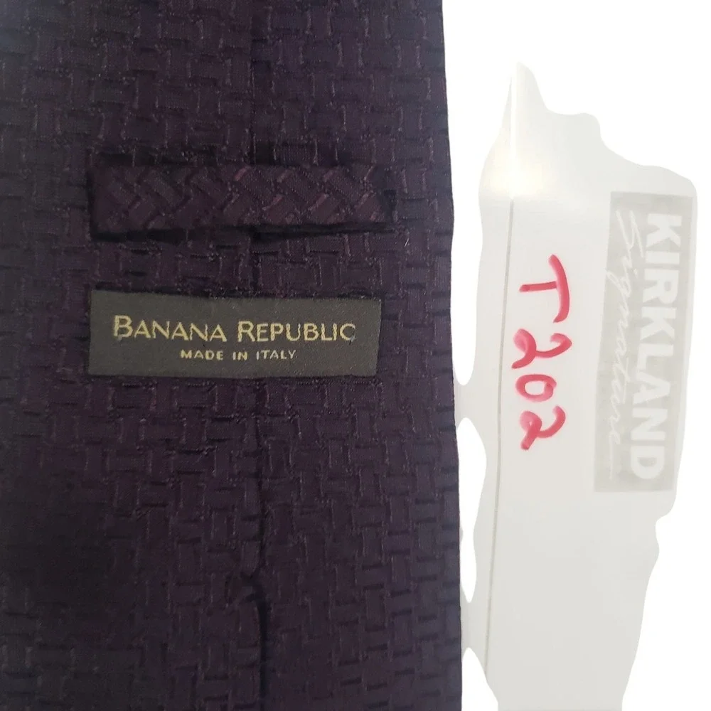 Banana Republic Men's‎ Tie Necktie Designer Luxury Purple Navy Italian Silk